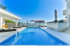 Family friendly apartments with a swimming pool Vir - Kozjak, Vir - 18589